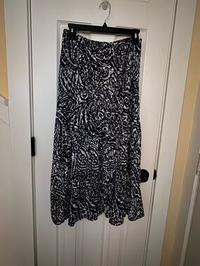 JM Collection Black and White Abstract Tiered Maxi Skirt with Swirl Print